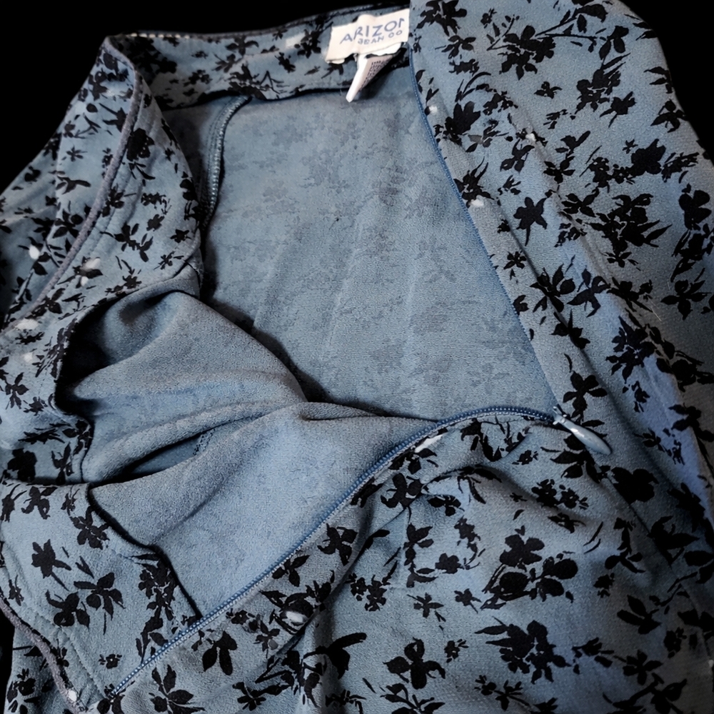 Arizona Jean Co | Blue Floral Midi Skirt | Medium - Picture 2 of 4